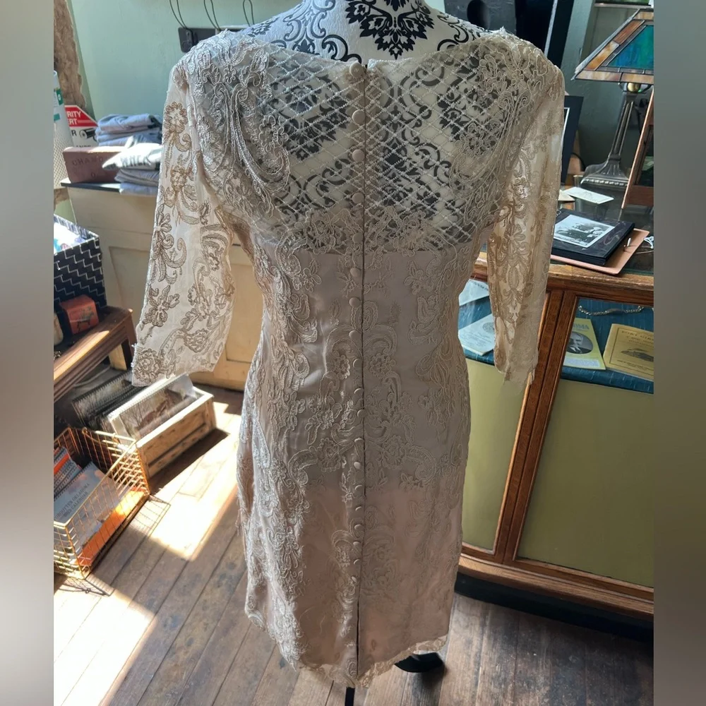 Elegant Lace Mother Of The Bride/Groom Sheath Silhouette 3/4 Sleeve Dress - Picture 7 of 16